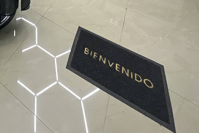 La bienvenida de Estilo Internacional